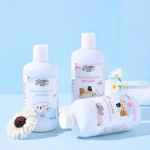 Professional 500ml pet shower gel for cats and dogs presented in white bottles