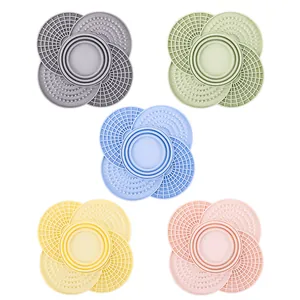 Cinq tapis de léchage colorés en silicone pour chiens avec ventouses pour repas lent