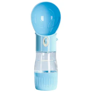 Draagbare 2-in-1 water- en voerdispenser voor honden en katten in een lichtblauwe kleur