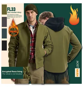 Detalle de chaqueta polar para hombre con tecnología de bloqueo térmico de 3 capas.