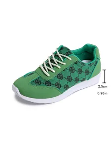 Vue détaillée de la basket décontractée verte avec mesure de la semelle de 2,5 cm