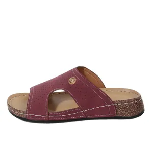 Sandali con zeppa vintage bordeaux da donna con motivi traforati e cuciture decorative