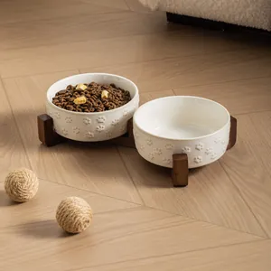 Reliëf Kattenpoot Keramische Voerbak met Acaciahout Standaard Verhoogde Anti-omkiepen Bak voor Katten Kleine Honden