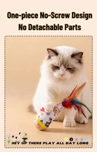 Κοντινό πλάνο γάτας Ragdoll που παίζει με ένα ενσωματωμένο παιχνίδι γάτας με φτερά
