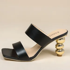Damen Pantoletten Mit Hohem Absatz Einzigartiger Metallischer Perlenabsatz Mode Eckige Zehe Einzeltriemen Plüsch Sandalen
