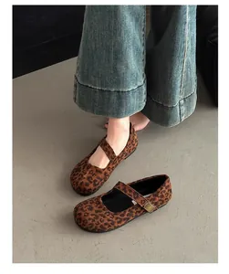 Scarpe Mary Jane vintage con stampa leopardata, punta quadrata e cinturino regolabile