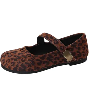 Scarpe basse Mary Jane retrò con stampa leopardata, punta quadrata e cinturino a fibbia