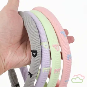 Durable P-chain dog leash for professional training with comfortable padded hand grip