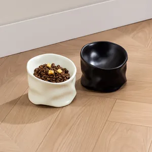 Cuencos de cerámica modernos minimalistas hechos a mano para mascotas en blanco y negro