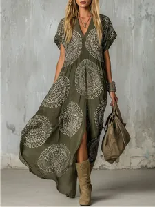 Vestido largo retro verde oliva con estampado floral blanco y escote en V étnico
