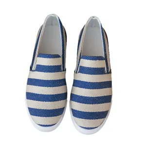 Casual gestreepte dames instapschoenen van canvas met comfortabel rond neusontwerp