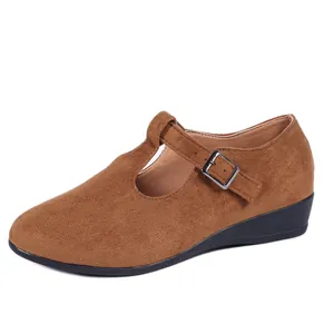 Scarpe con zeppa in pelle scamosciata marrone da donna con cinturino a T e fibbia