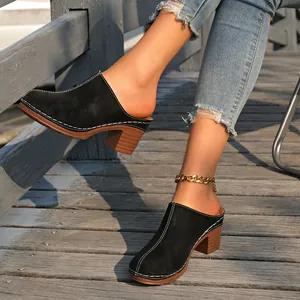 Mules élégantes en daim noir pour femmes avec talons blocs et coutures blanches