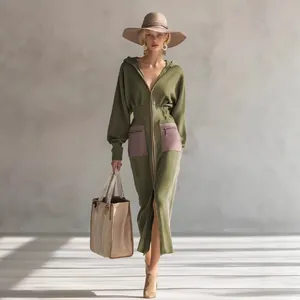 Elegantes olivgrünes Kapuzen-Maxikleid mit Reißverschluss, Wespentaille und rosa Taschen