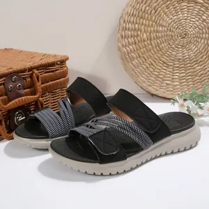 Sandalias de playa negras para mujer con cierre de velcro y plataforma beige cómoda
