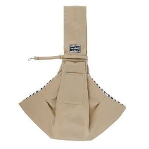 Sac de transport bandoulière kaki pour animaux avec laisse de sécurité et doublure à carreaux.