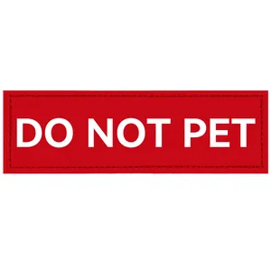 Detailansicht des roten Do Not Pet Klett-Patches für K9-Hundegeschirre und Hundewesten