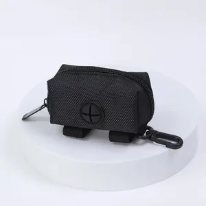 Distributore portatile di sacchetti per deiezioni canine in nylon nero con gancio e uscita