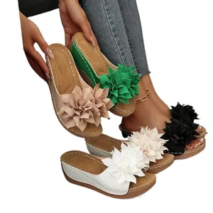Elegantes sandalias de cuña para mujer con flor de tela grande y suela gruesa cómoda