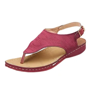 Elegante wijnrode Romeinse sandalen voor dames met T-bandje en mooie golfstiksels