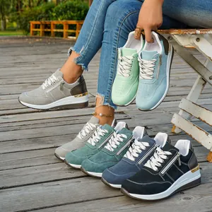 Vue détaillée de baskets compensées pour femmes avec fermeture éclair en plusieurs coloris