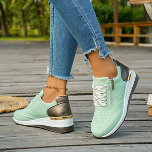 Baskets compensées vert menthe pour femmes avec fermeture éclair et détails métalliques