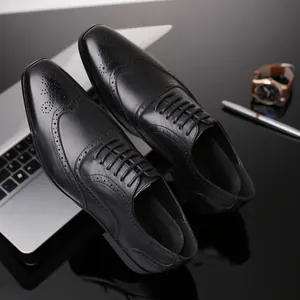 Classic men's black leather Brogue shoes for business formal wear, elegant wingtip design