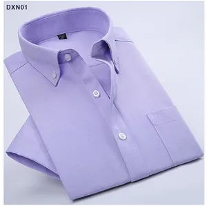 Detail of a men's light purple short-sleeved Oxford shirt with button-down collar
