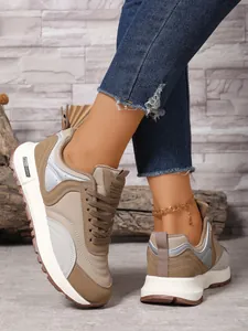 Detailansicht von Chunky-Mesh-Sneakern für Damen in Beige und Braun im Color-Blocking