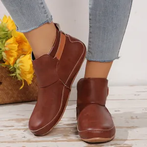 Klassische braune flache Damen-Stiefeletten mit lässigem Klettverschluss-Design