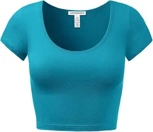 Detail vooraanzicht van een blauwgroene katoenen crop top met korte mouwen dames