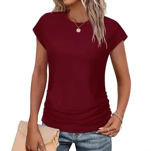 T-shirt bordeaux à la mode pour femme avec fronces, manches courtes et col rond chic