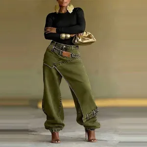 Jean déconstruit vert olive pour femme avec un design superposé unique et détails de ceinture