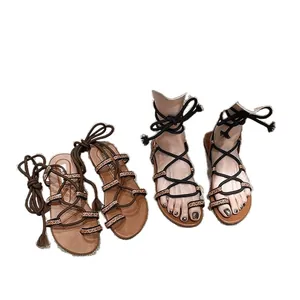 Élégantes sandales de gladiateur à lacets pour femmes avec motifs ethniques et semelles plates