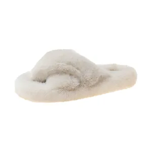 Chaussons en fausse fourrure à brides croisées beige, vue détaillée douce