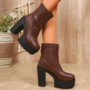 Braune Plateau-Stiefeletten mit hohem Blockabsatz und Reißverschluss hinten