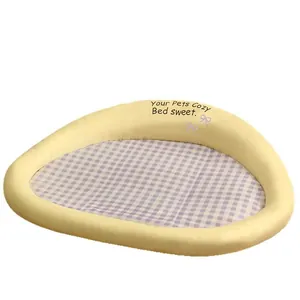 Gemütliches Sommer-Kühlbett für Haustiere mit Lavendel-Gingham-Muster für Hunde