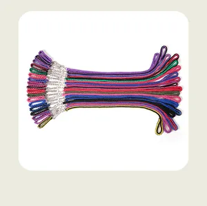 Vue détaillée de laisses pour animaux en nylon tressé à 8 brins avec clips