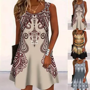 Zomerse mouwloze jurk met V-hals en paisley prints in bohemian stijl.