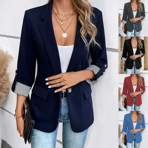 Detailansicht eines eleganten Damen Slim Fit Blazers mit gestreiftem Futter an 3/4 Ärmeln