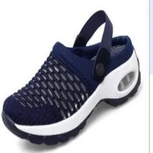 Dunkelblaue Mesh-Plateau-Clogs mit Luftkissensohle und verstellbarem Fersenriemen
