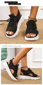 Detailansicht der schwarzen Fly-Knit-Plateausandalen mit Schnürung und Fischmaul