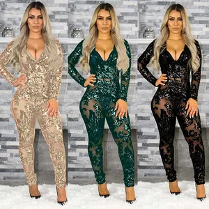 Collezione di tute glamour con paillettes trasparenti e scollo a V profondo per feste
