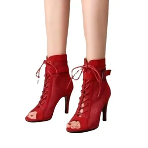 Stivaletti da ballo rossi con punta aperta, inserti in rete, lacci e tacchi a spillo