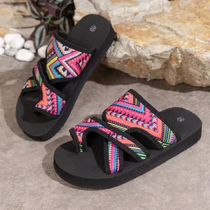 Plateau-Sandalen mit ethnischem Druck und geometrischem Muster für den Strandurlaub