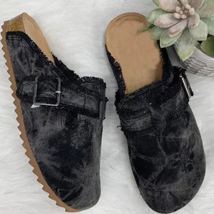 Mules à imprimé léopard tendance pour femmes avec bords effilochés et boucle métallique