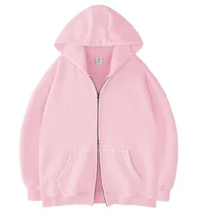 Gedetailleerd vooraanzicht van de roze oversized hoodie met dubbele metalen ritsen