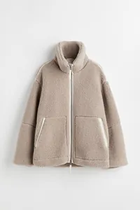 Beiger Oversize-Teddy-Fleecejacke mit Stehkragen und weißen Paspeldetails für Damen/Herren