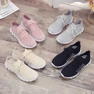 Atmungsaktive Damen-Sneaker aus Strickgewebe in verschiedenen Farben mit Schnürsohle