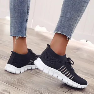 Detailansicht der schwarzen, atmungsaktiven Flying-Woven-Mesh-Laufschuhe für Damen